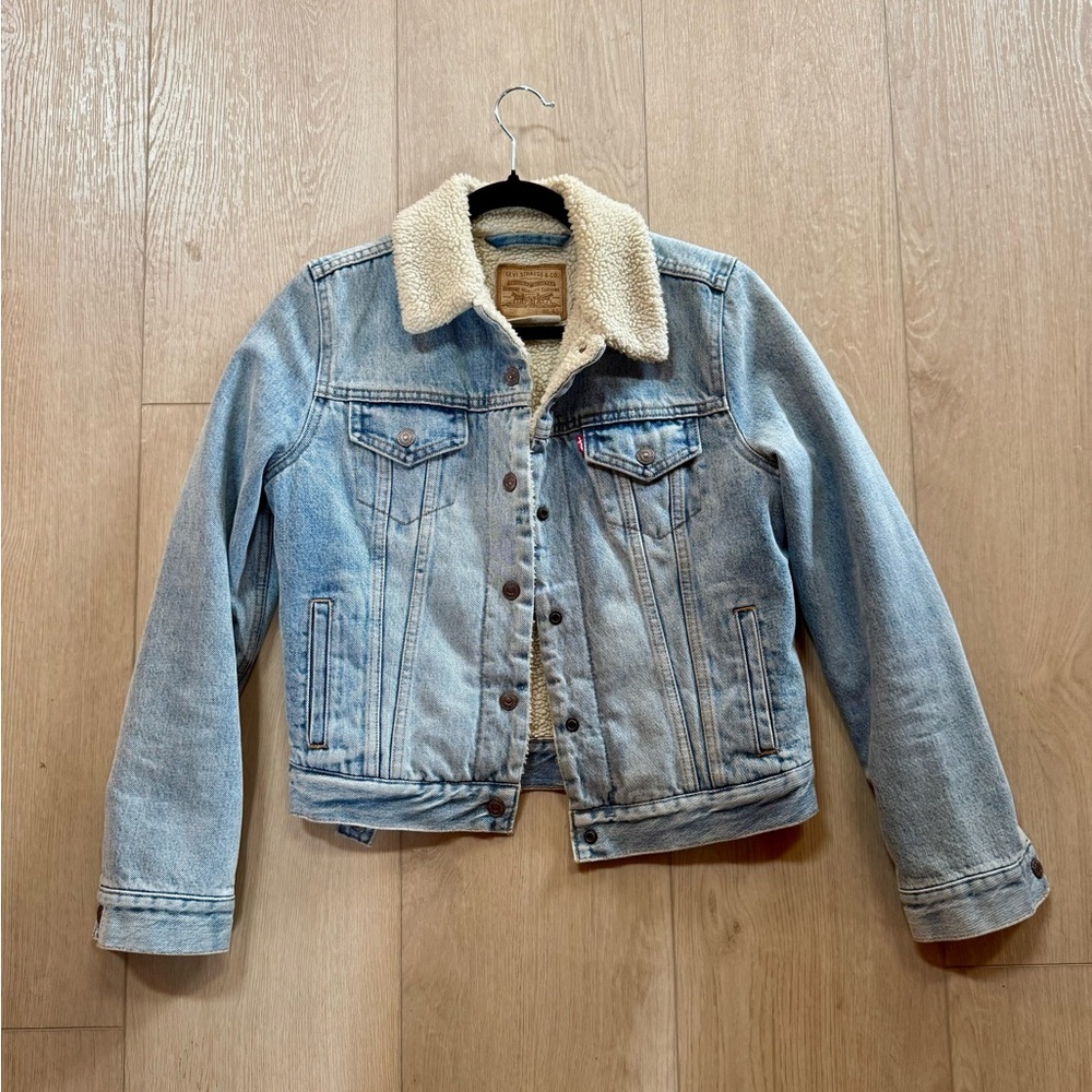 Women’s Levi's Light Blue Denim Jacket with Sherpa Collar